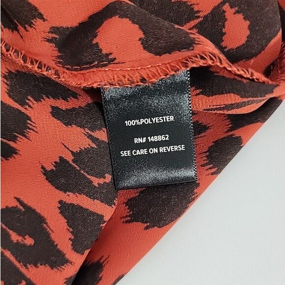 Torrid Women's Plus Leopard Red Off Shoulder Short Sleeve Shirt Size 2 EUC - Picture 6 of 8